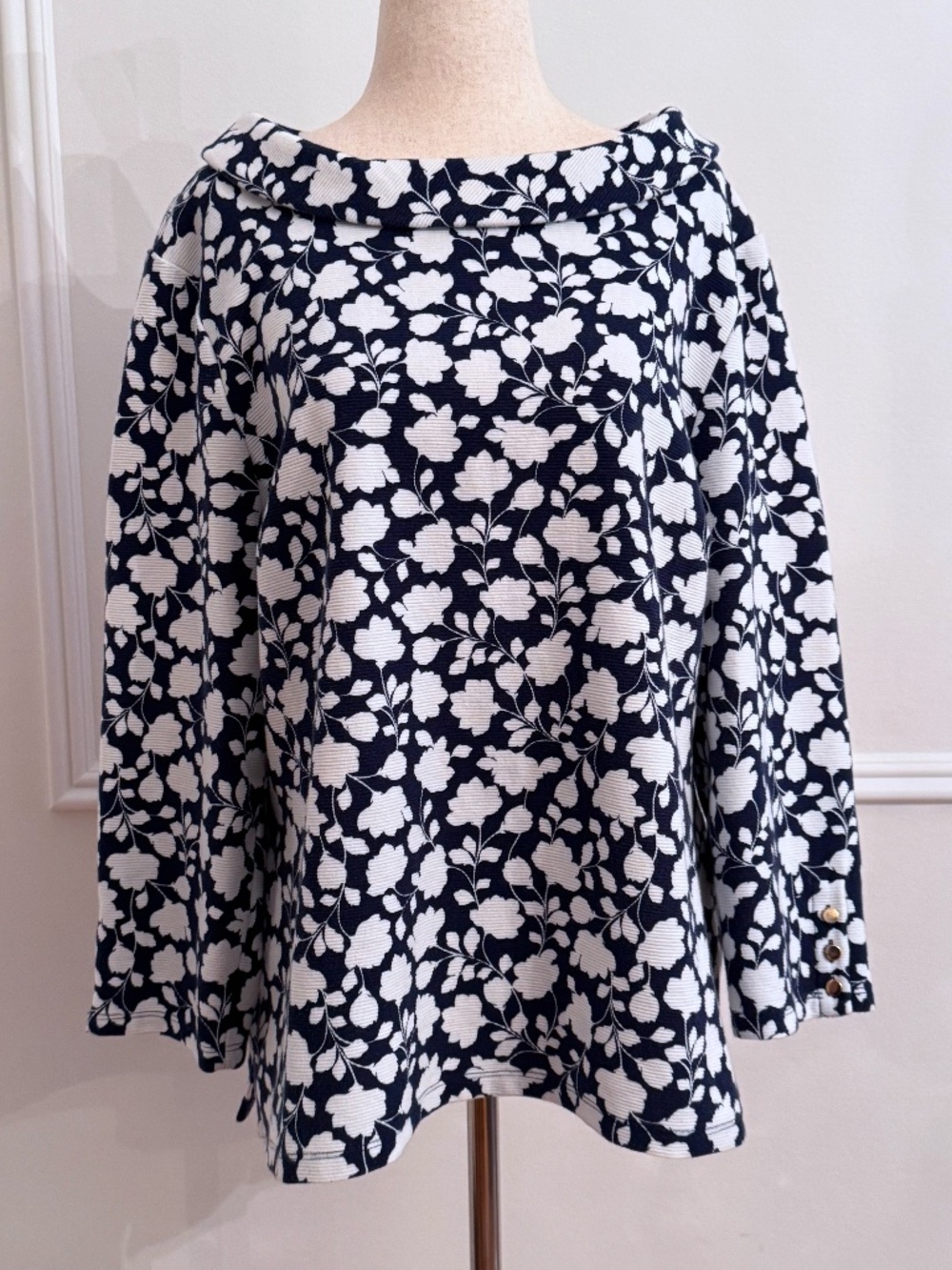 Talbots Navy Floral Print Textured Boatneck Swing Top Gold Cuffs Sz XL
